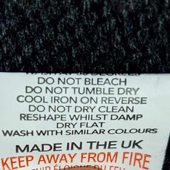 Pretty Little Thing Black Knit Ribbed V-Neck Long Sleeve Sweater Size Small - Picture 6 of 8